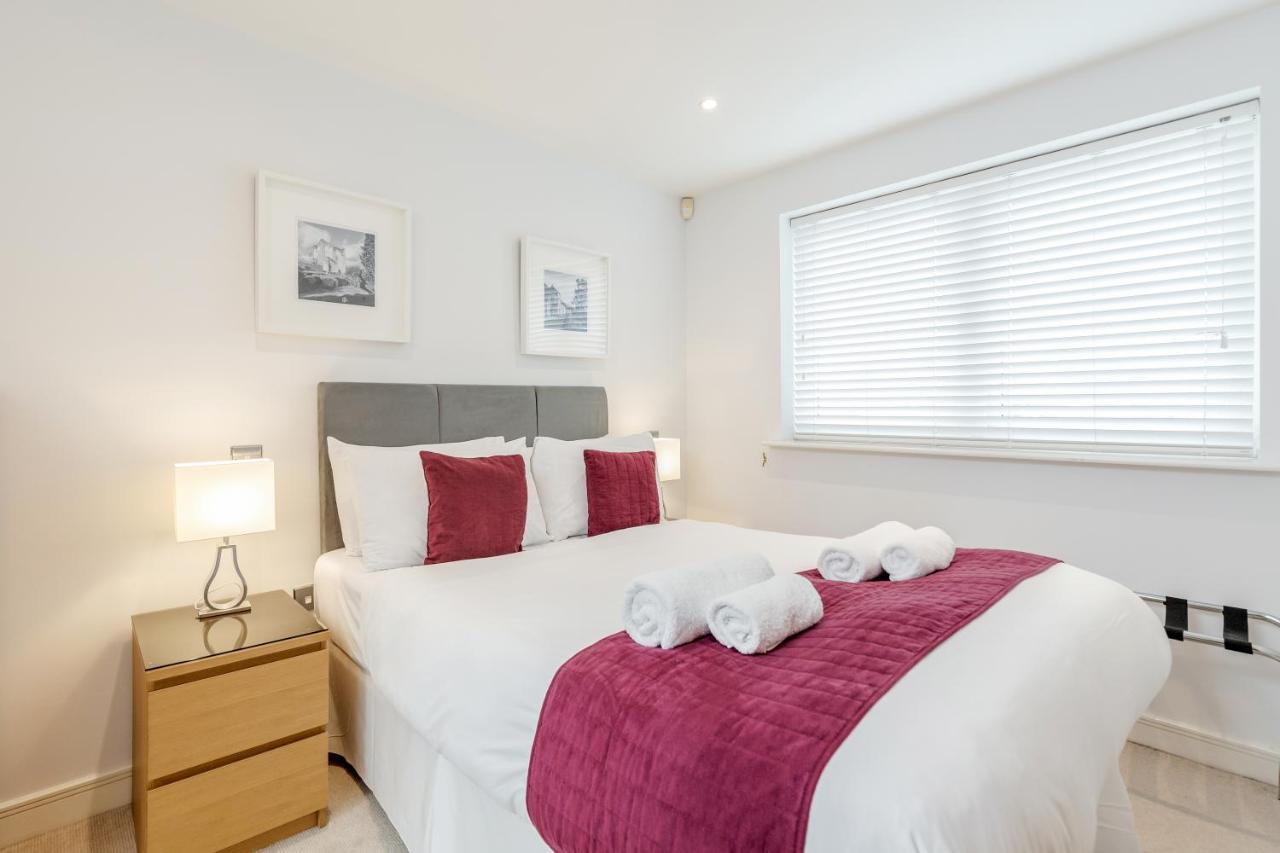 Roomspace Serviced Apartments - Abbot'S Yard Guildford Exterior photo